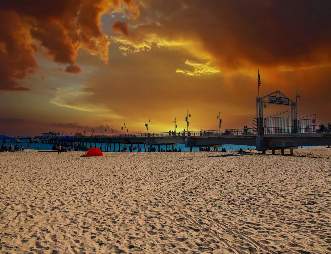 Noah Jigsaw Puzzle a gorgeous summer landscape at Long Beach City Beach with silky brown sand, blue ocean water and people relaxing along the shore in Long Beach California USA 1000 pieces