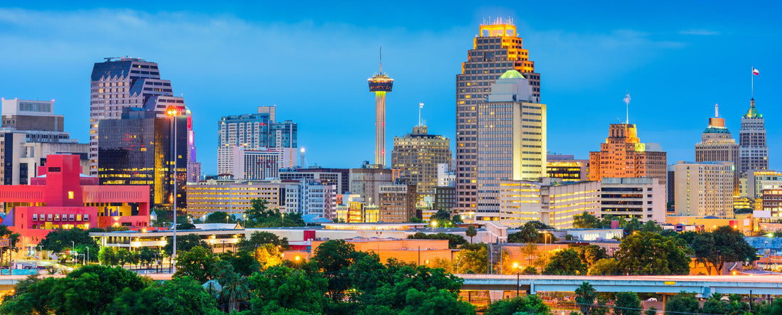 Skyline of San Antonio, Texas, USA 2000pc Panoramic Puzzle