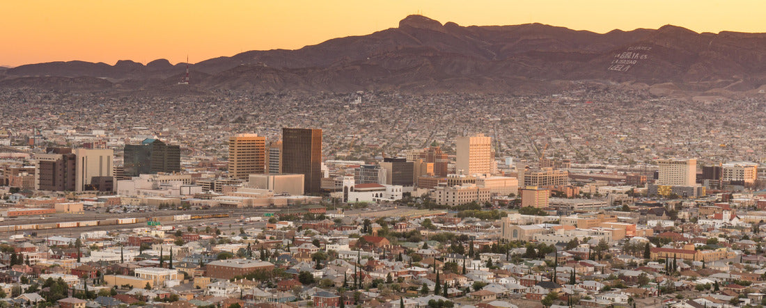 Skyline of El Paso, Texas at sunset 2000pc Panoramic Puzzle