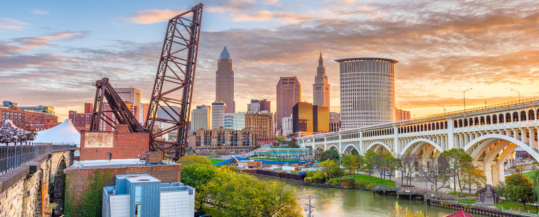 Cleveland, Ohio, USA skyline on the river 2000pc Panoramic Puzzle