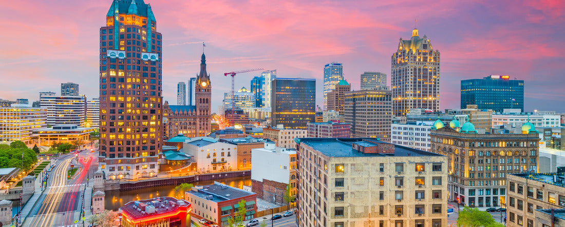 Milwaukee, Wisconsin, USA downtown skyline at dusk 2000pc Panoramic Puzzle
