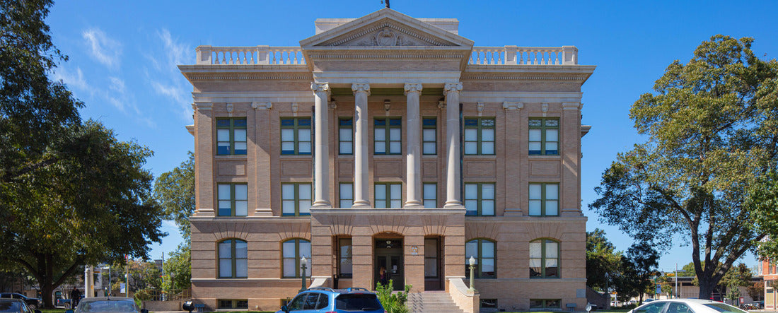 Williamson County Courthouse in Georgetown, Texas, USA 2000pc Panoramic Puzzle