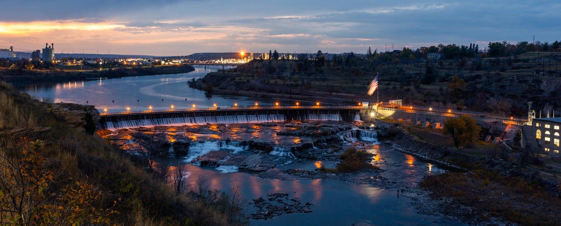 Beautiful view of the Great Falls in Montana in twilight 2000pc Panoramic Puzzle