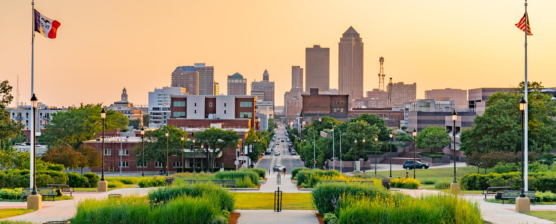 Noah Jigsaw Puzzle Des Moines, Iowa skyline from the state capital at sunset panorama 2000 pieces
