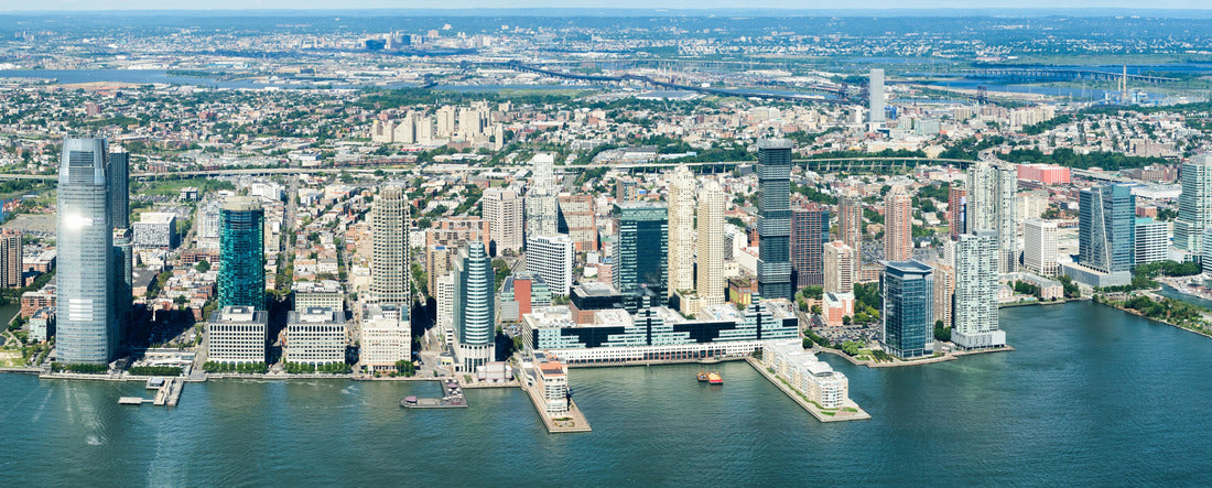 Jersey City and the Hudson River on a beautiful summer day 2000pc Panoramic Puzzle