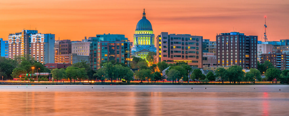 Noah Jigsaw Puzzle Madison, Wisconsin, USA downtown skyline at dusk on Lake Monona panorama 2000 pieces