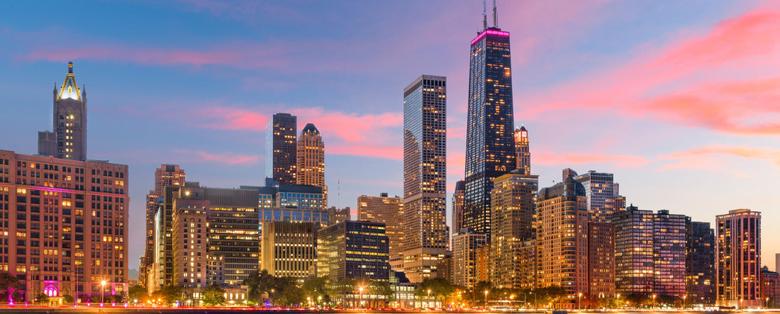 Chicago, Illinois, USA Downtown skyline of Lake Michigan at dusk 2000pc Panoramic Puzzle