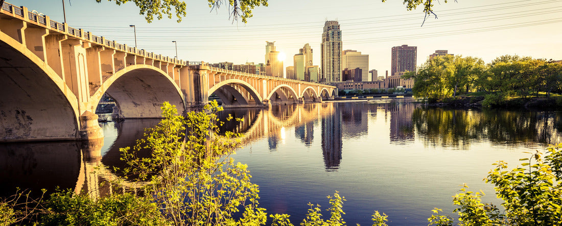 The Mississippi River and the Central Avenue Bridge in Minneapolis 2000pc Panoramic Puzzle
