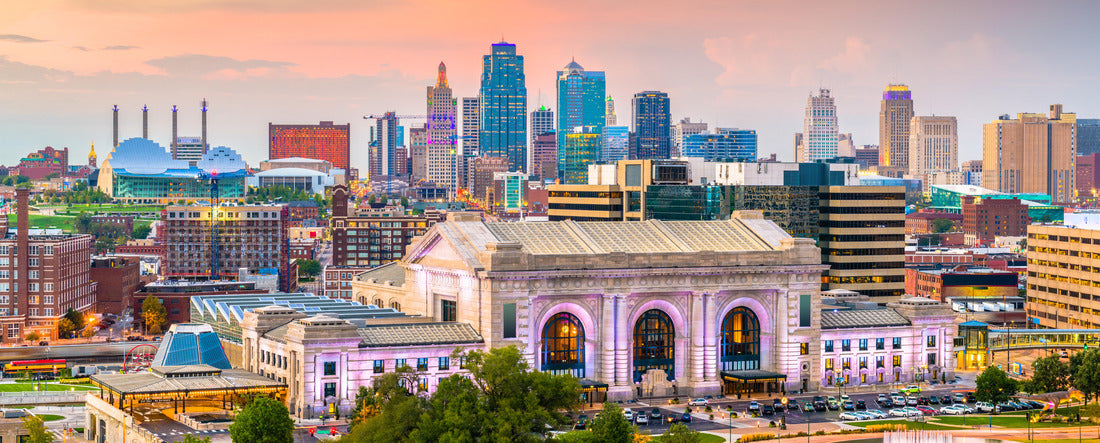 Kansas City, Missouri, USA downtown skyline with Union Station at dusk 2000pc Panoramic Puzzle