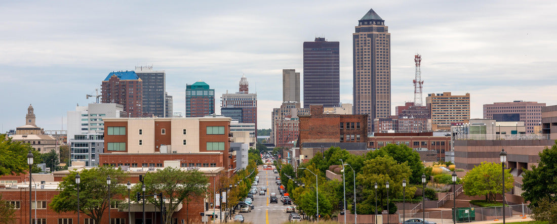 Des Moines, the capital of the state of Iowa, United States of America 2000pc Panoramic Puzzle