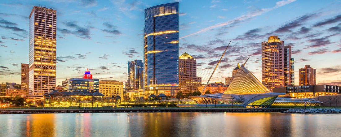 Milwaukee, Wisconsin, USA downtown city skyline on Lake Michigan at twilight 2000pc Panoramic Puzzle