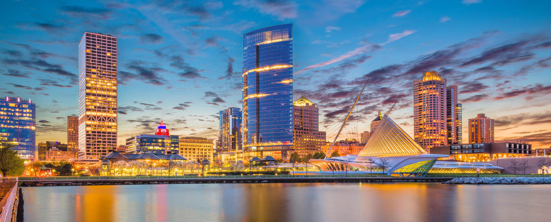 Milwaukee, Wisconsin, USA downtown city skyline on Lake Michigan at twilight 2000pc Panoramic Puzzle