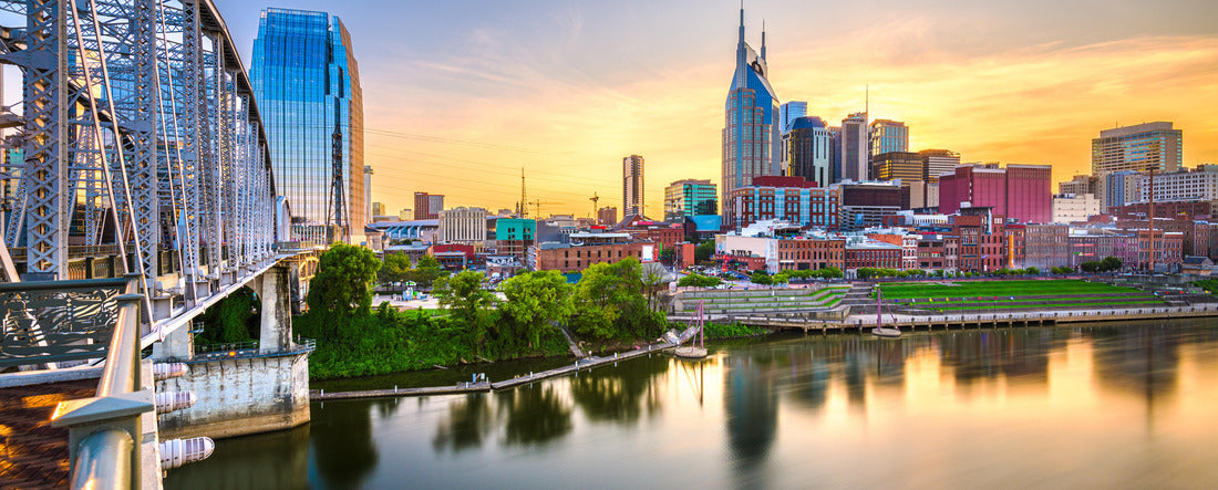 Nashville, Tennessee, USA downtown city skyline at dusk on the Cumberland River 2000pc Panoramic Puzzle