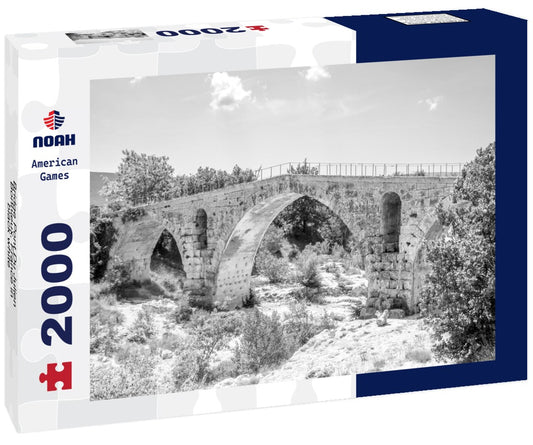 Noah Jigsaw Puzzle Bridge Pont Du Julien, Bonnieux, France in black white 2000 pieces