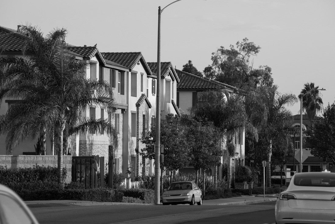Afternoon sunset light shines on downtown housing buildings in Artesia, California, USA 2000pc PuzzleBlack and White