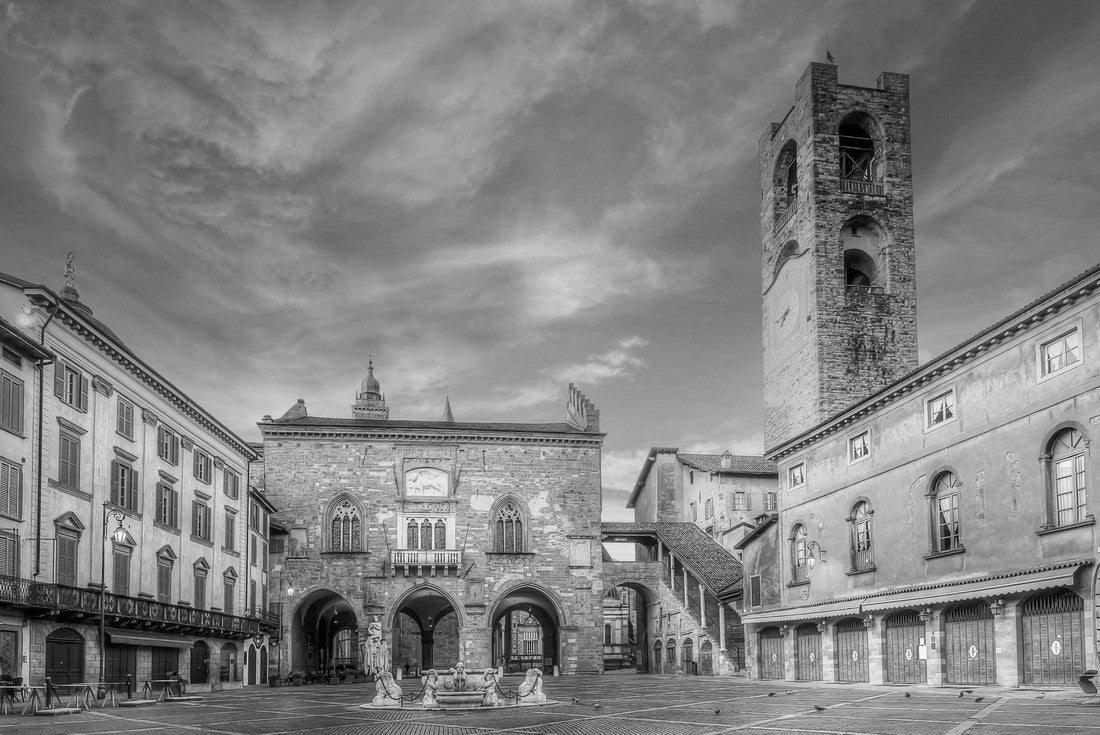 Piazza Vecchia night view of Bergamo city. 2000pc PuzzleBlack and White