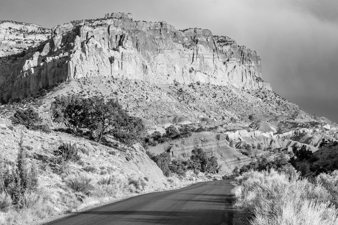 Noah Jigsaw Puzzle Scenic Parkway in Capitol Reef National Park, Southwest USA in black white 2000 pieces