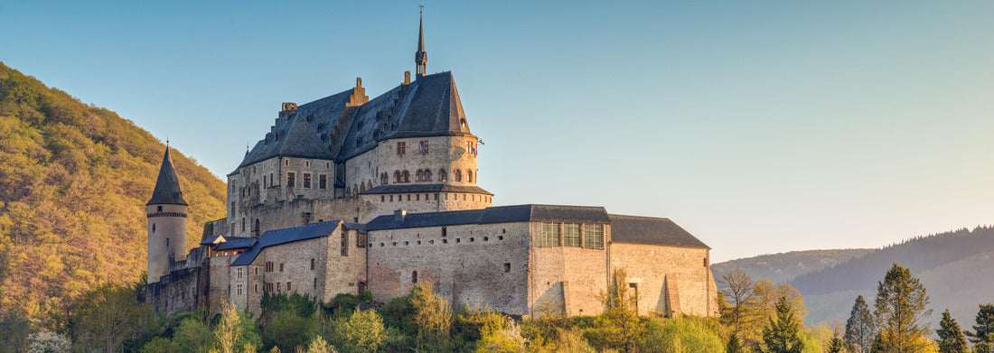 Noah Jigsaw Puzzle Medieval castle of Vianden, built on a hill in Luxembourg, Panorama 1000 Pieces