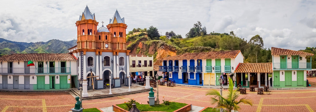 Noah Jigsaw Puzzle Beautiful replica of the old town, Guatape, Colombia, Panorama 1000 Pieces