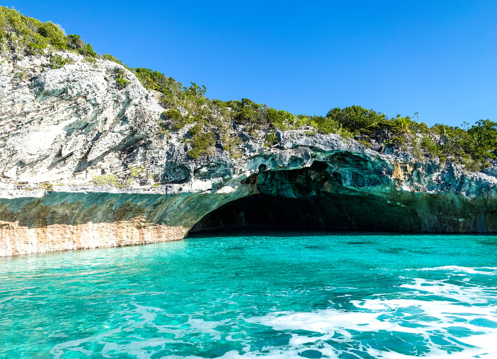 Traumhafte Grotte auf den Exuma Inseln, Bahamas