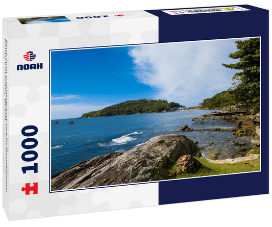 Blue and transparent sea in Bombinhas, Santa Catarina, Brazil