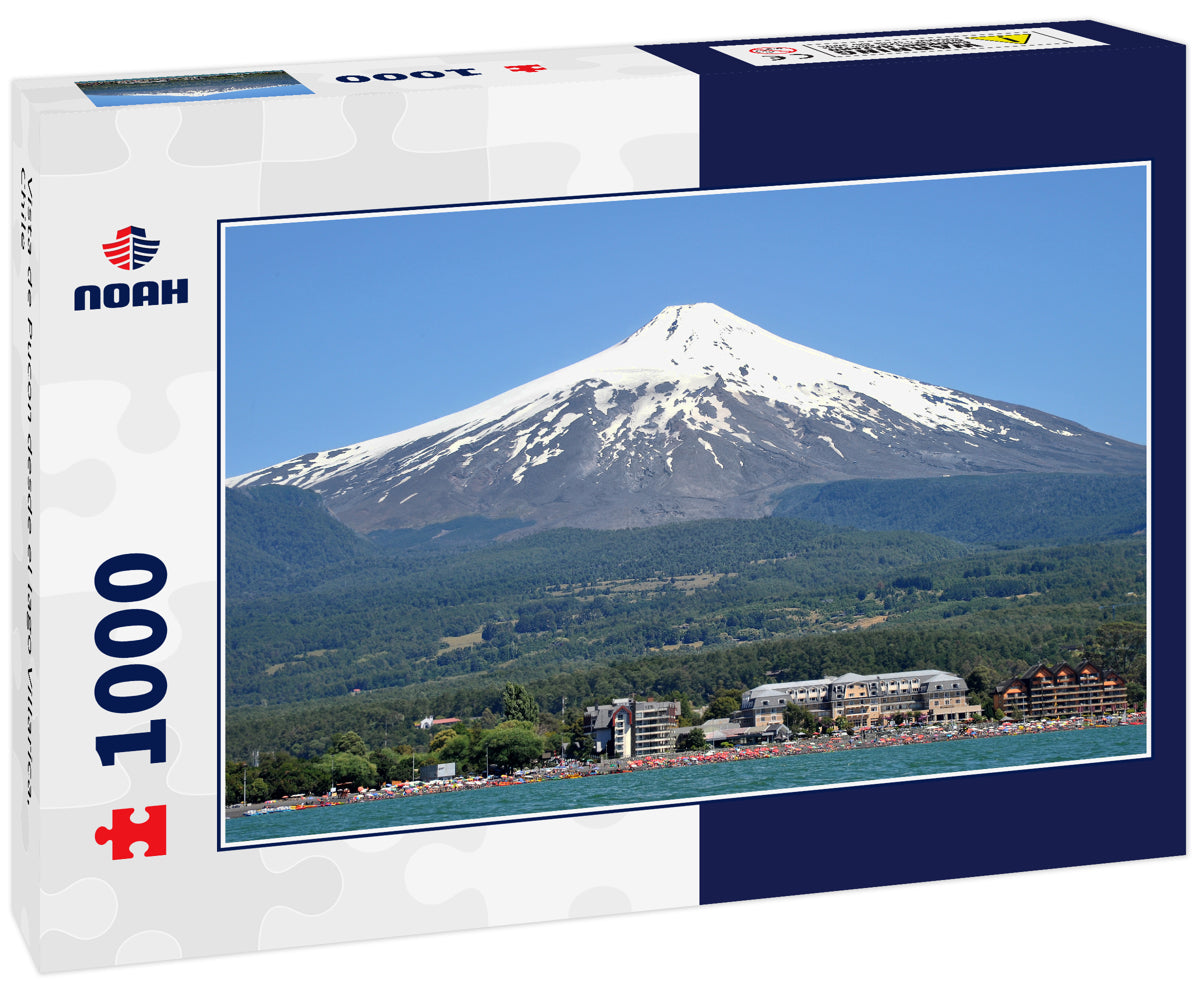 Vista de Pucon desde el lago Villarica, Chile