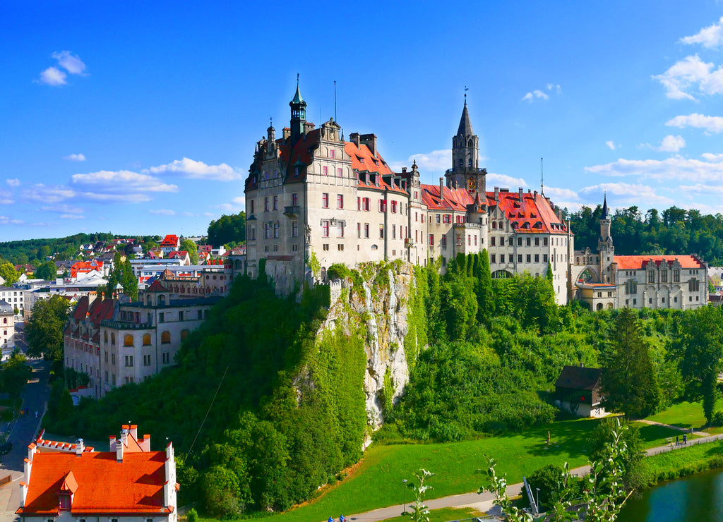 Sigmaringen, Deutschland: Panorama der Stadt mit dem Schloss im Zentrum