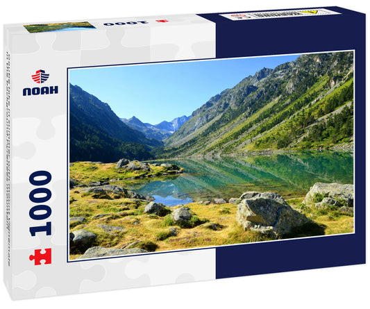 Gaube lake in summer with mount Vignemale in the background.Pyrenees mountain