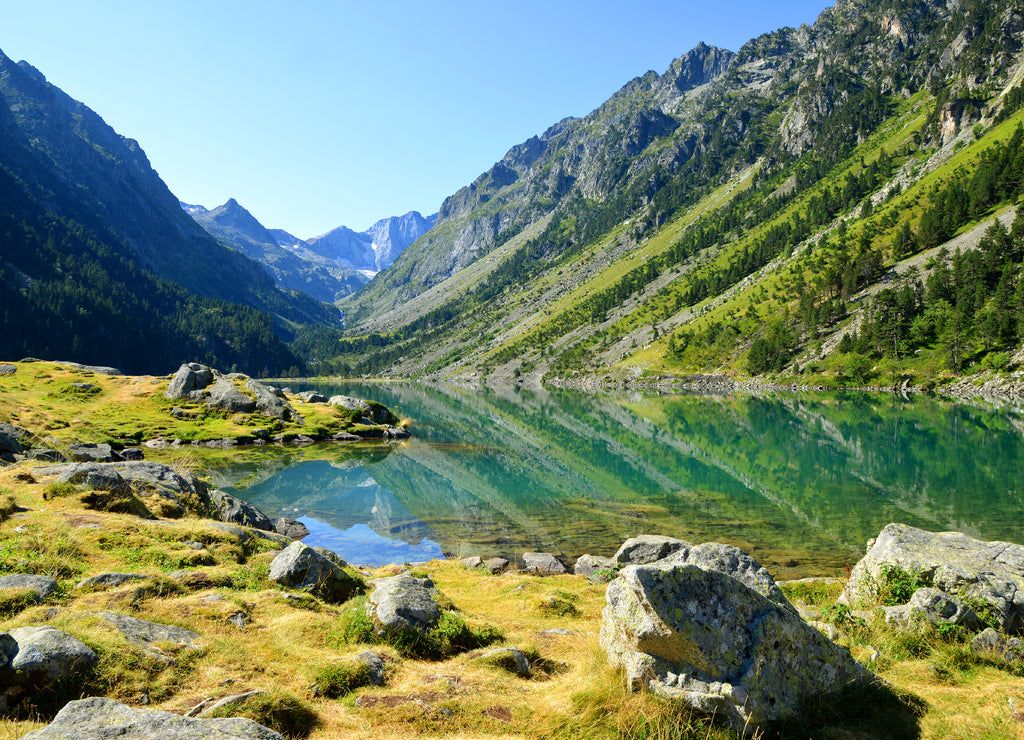 Gaube lake in summer with mount Vignemale in the background.Pyrenees mountain