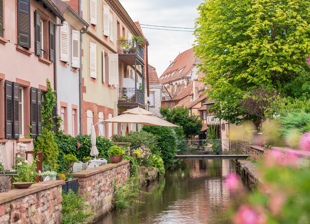 Rue, pont et rivière à Wissembourg, France
