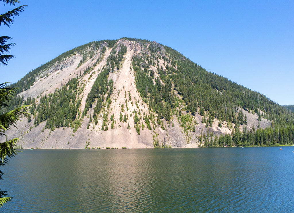 Wonderful aerial views of the Spiral Butte an Dog Lake in the Mount Baker Snoqualmie National Forest in the state of Washington