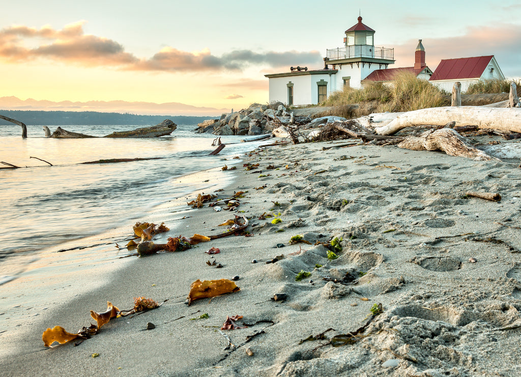 Sun set at West Point Lighthouse at Seattle Washington