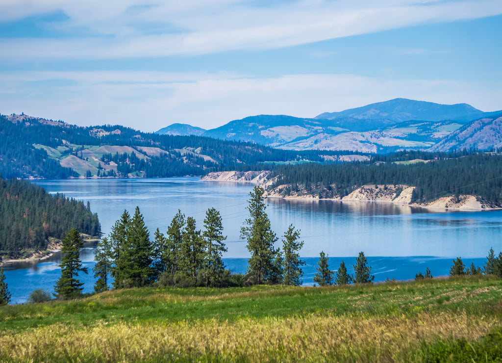 Columbia river scenes on a beautiful sunny day Washington