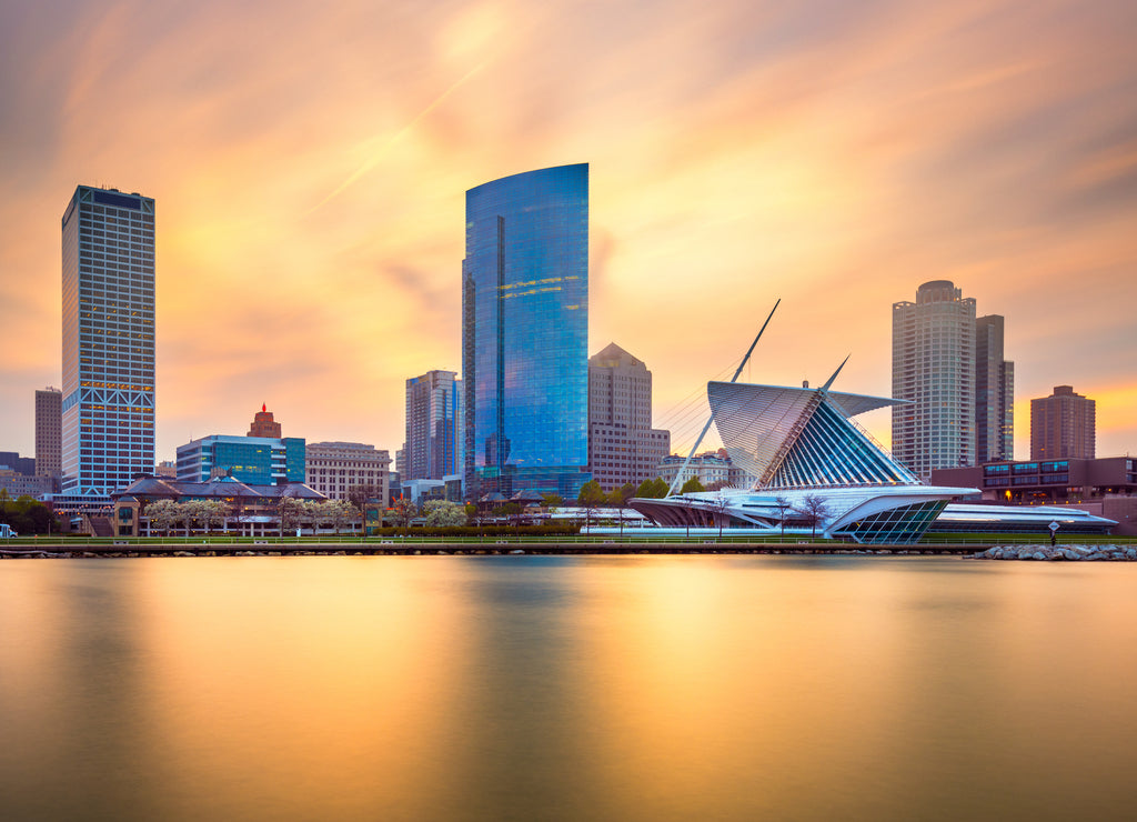 Milwaukee, Wisconsin, USA downtown city skyline on Lake Michigan