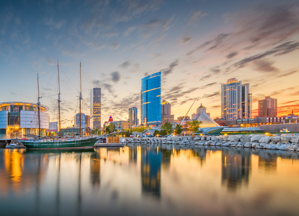 Milwaukee, Wisconsin, USA downtown city skyline on Lake Michigan