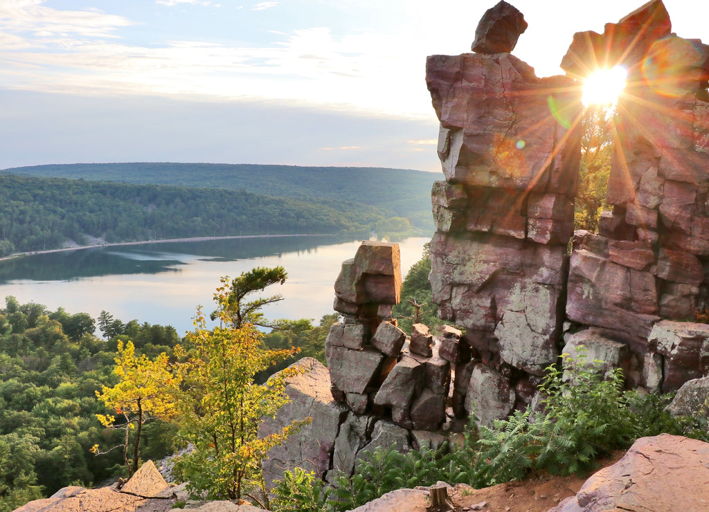 Areal view on the South shore beach and lake from rocky ice age hiking trail during sunset. Devil'?s Doorway location. Devil'?s Lake State Park, Baraboo area, Wisconsin, Midwest USA