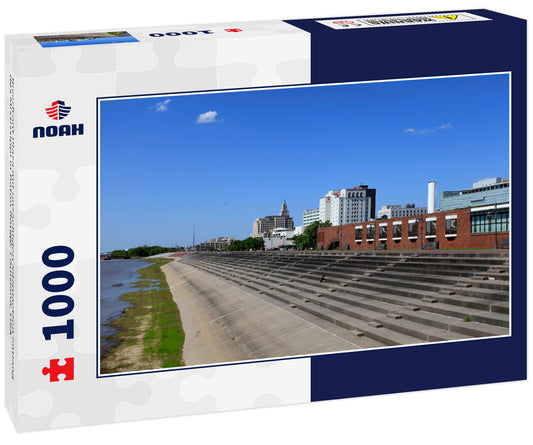 Riverfront Plaza mit unzaehligen Sitzplaetzen entlang des Mississippi in Baton Rouge, Louisiana, USA