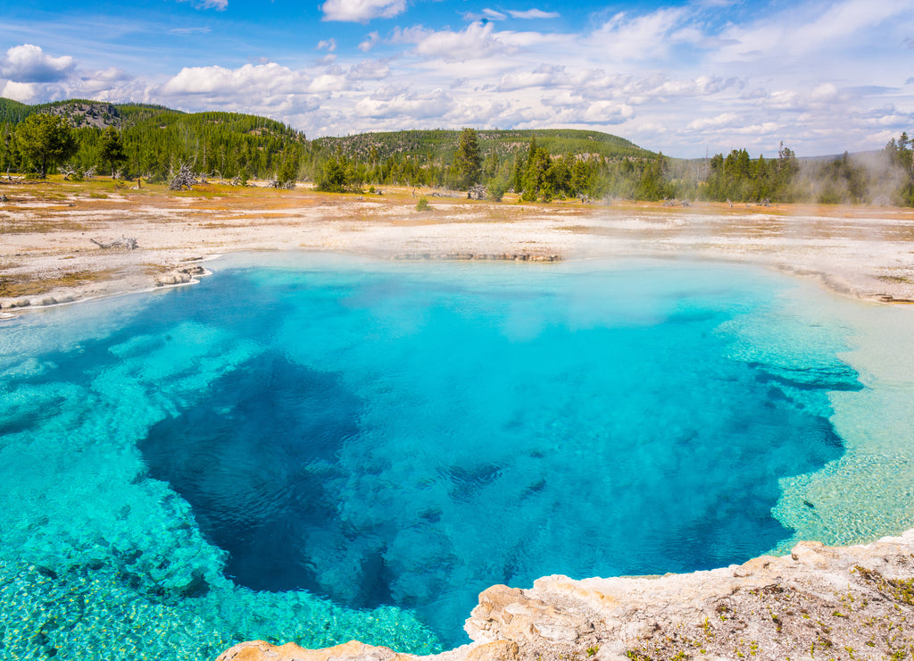The colorful hot spring pools in Yellowstone National Park, Wyoming