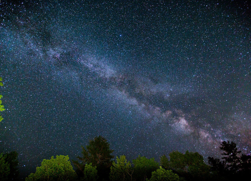 the milky way in the vermont night sky