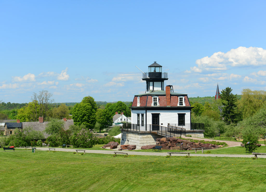 Colchester Reef Light was a antique lighthouse at Colchester Point in Lake Champlain. Now it was moved to Shelburne, Vermont, US