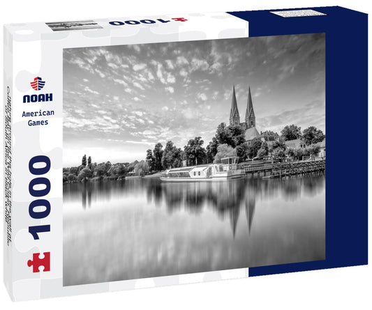 Noah Jigsaw Puzzle nature around the hole in the wall at Coffee Bay on the Wild Coast, Republic of South Africa in black white 1000 pieces