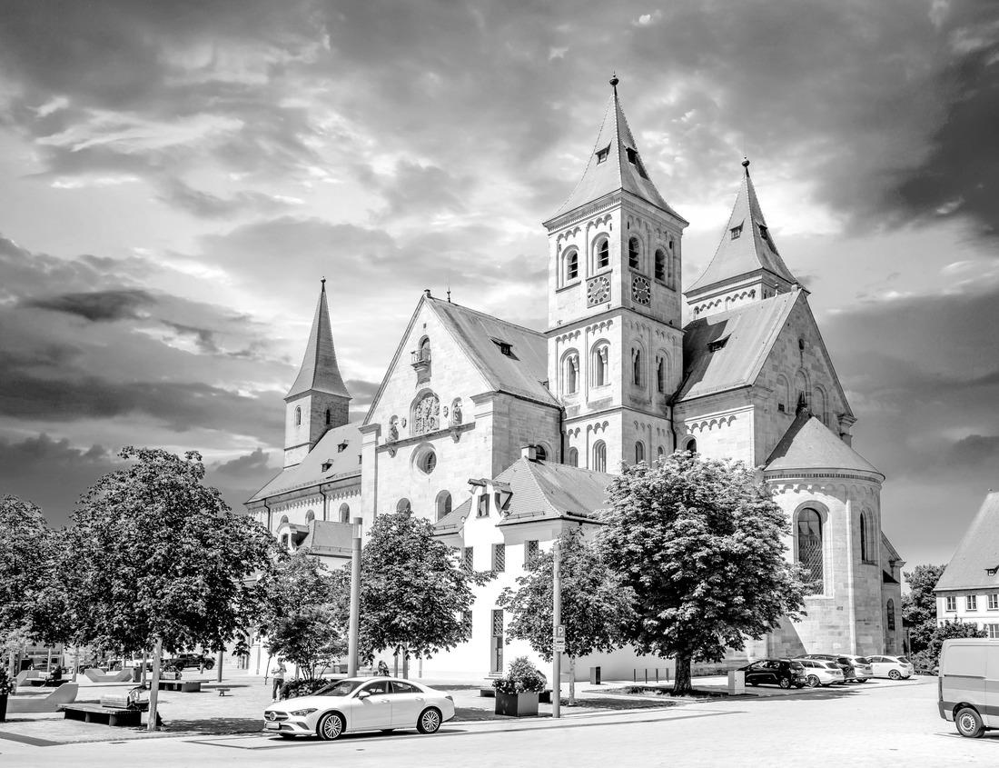 Noah Jigsaw Puzzle Modern corporate architecture. Silicon Valley, Redwood City, California, United States in black white 1000 pieces