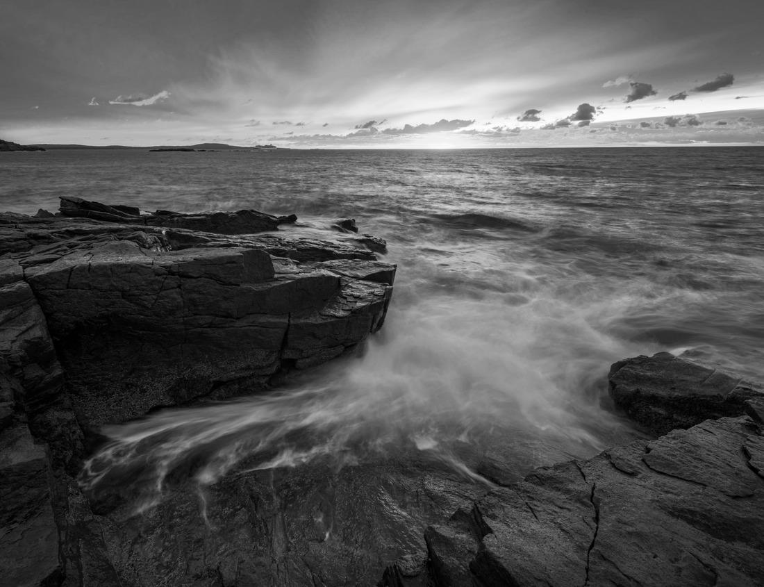 Noah Jigsaw Puzzle Kanazawa, Japan street scene at Higashichaya district in black white 1000 pieces