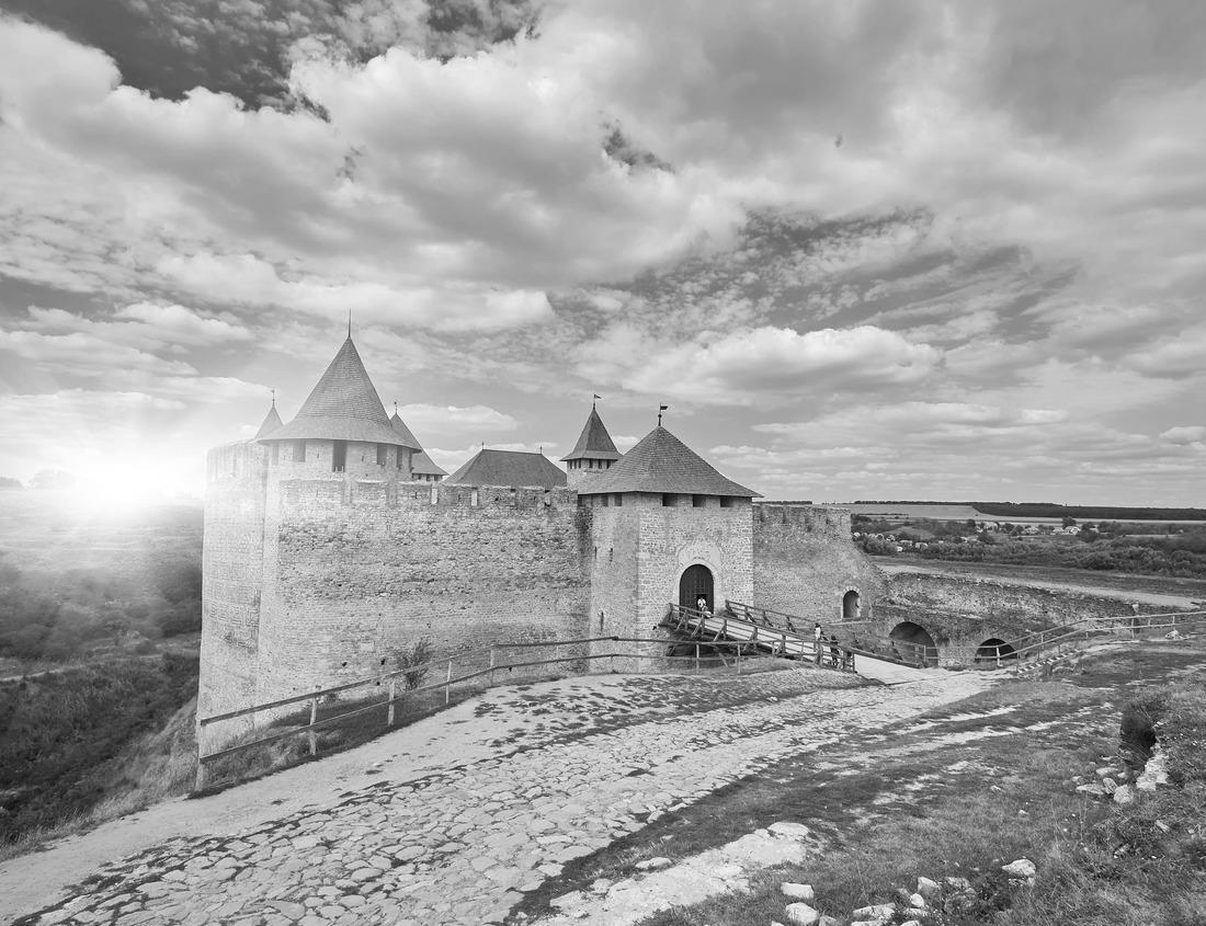 Noah Jigsaw Puzzle Indian summer in Manitoba, Canada. The concept of ecological and recreational tourism. The ruins of the old dam in the park of the old Pinawa dams in black white 1000 pieces