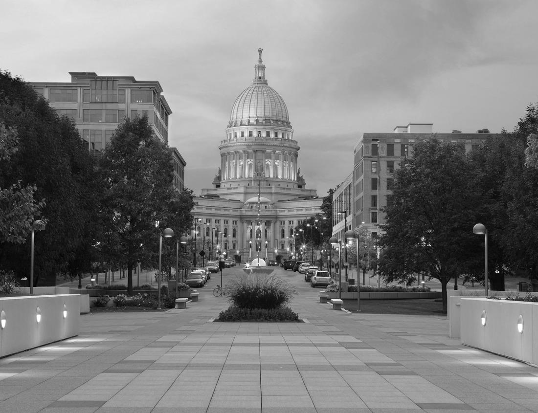 Noah Jigsaw Puzzle Gorilla in the Mist in black white 1000 pieces