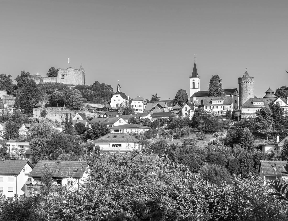 Noah Jigsaw Puzzle Modern buildings and subway station in the evening, downtown Bethesda, Maryland in black white 1000 pieces