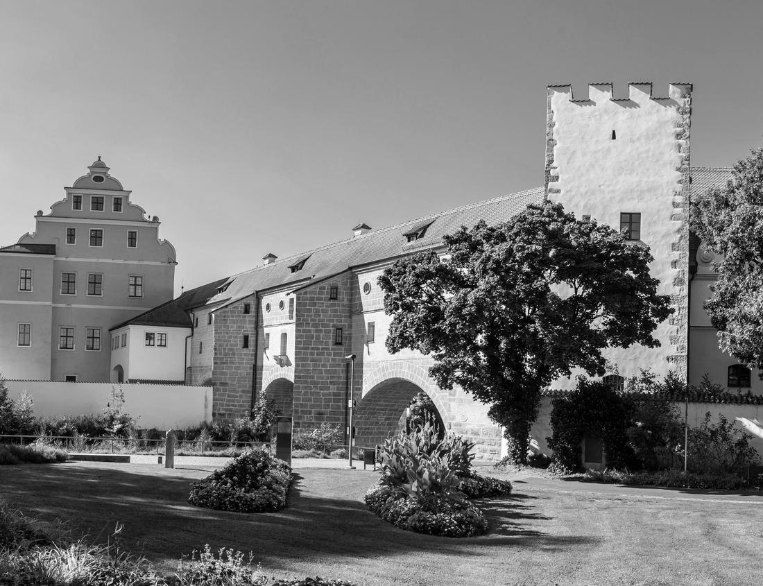 Noah Jigsaw Puzzle Bourguiba Mosque in Monastir, Tunisia. Traditional Muslim architecture in black white 1000 pieces