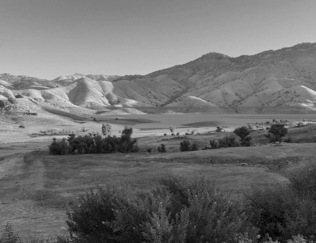 Noah Jigsaw Puzzle Lake Kaweah Recreation Area at sunrise in Tulare County, California, USA. in black white 1000 pieces