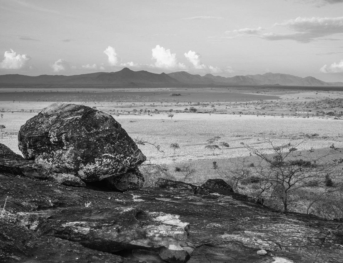 Noah Jigsaw Puzzle Asahikawa, Japan Winter city in Hokkaido in black white 1000 pieces
