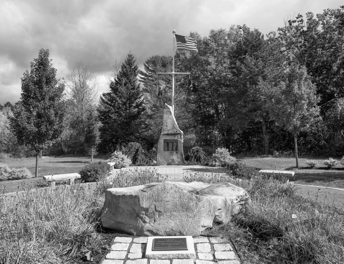 Noah Jigsaw Puzzle Market square with town hall in Wroclaw, Poland in the early morning in black white 1000 pieces